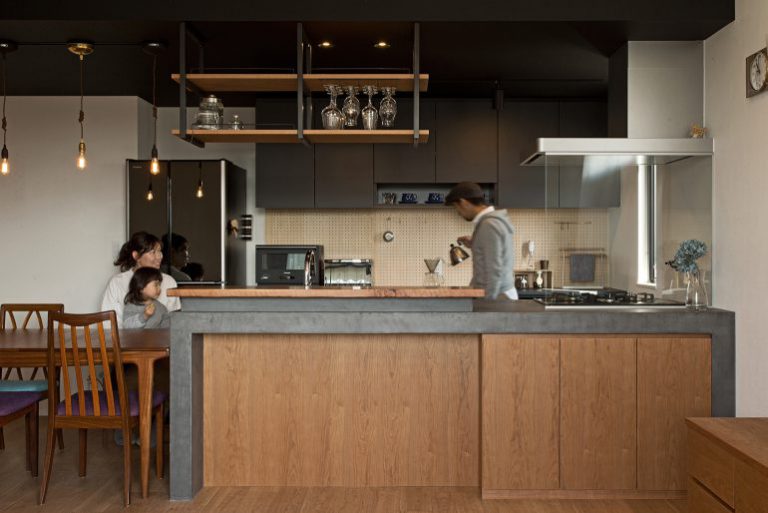 一級建築士がいる浜松市の工務店が建てた、オーダーキッチンが素敵なインダストリアルな新築注文住宅。