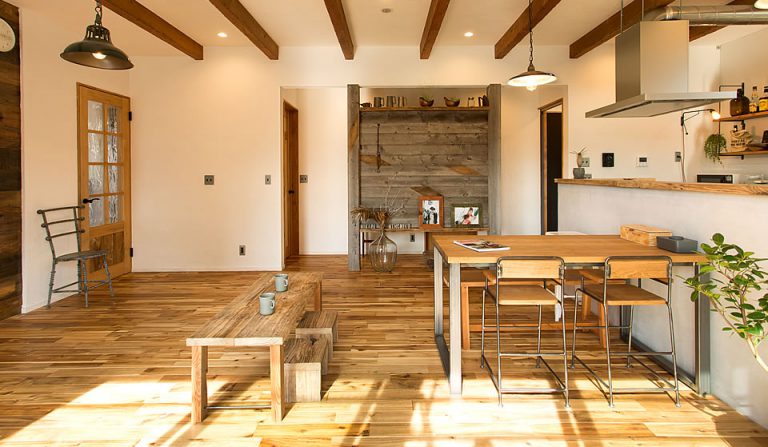 浜松市の工務店の大工が建てた木のぬくもりあふれる新築注文住宅。