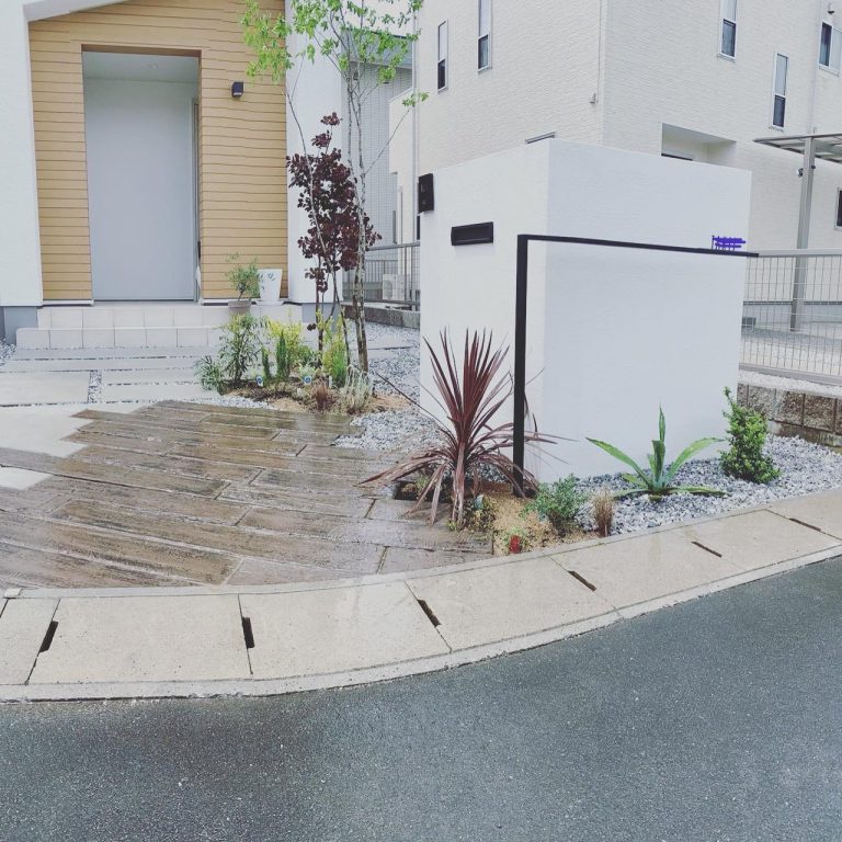 浜松市でエクステリアの施工・庭づくり。ガーデン、カーポート、アプローチ、フェンス、門扉など、相談・見積もり無料
