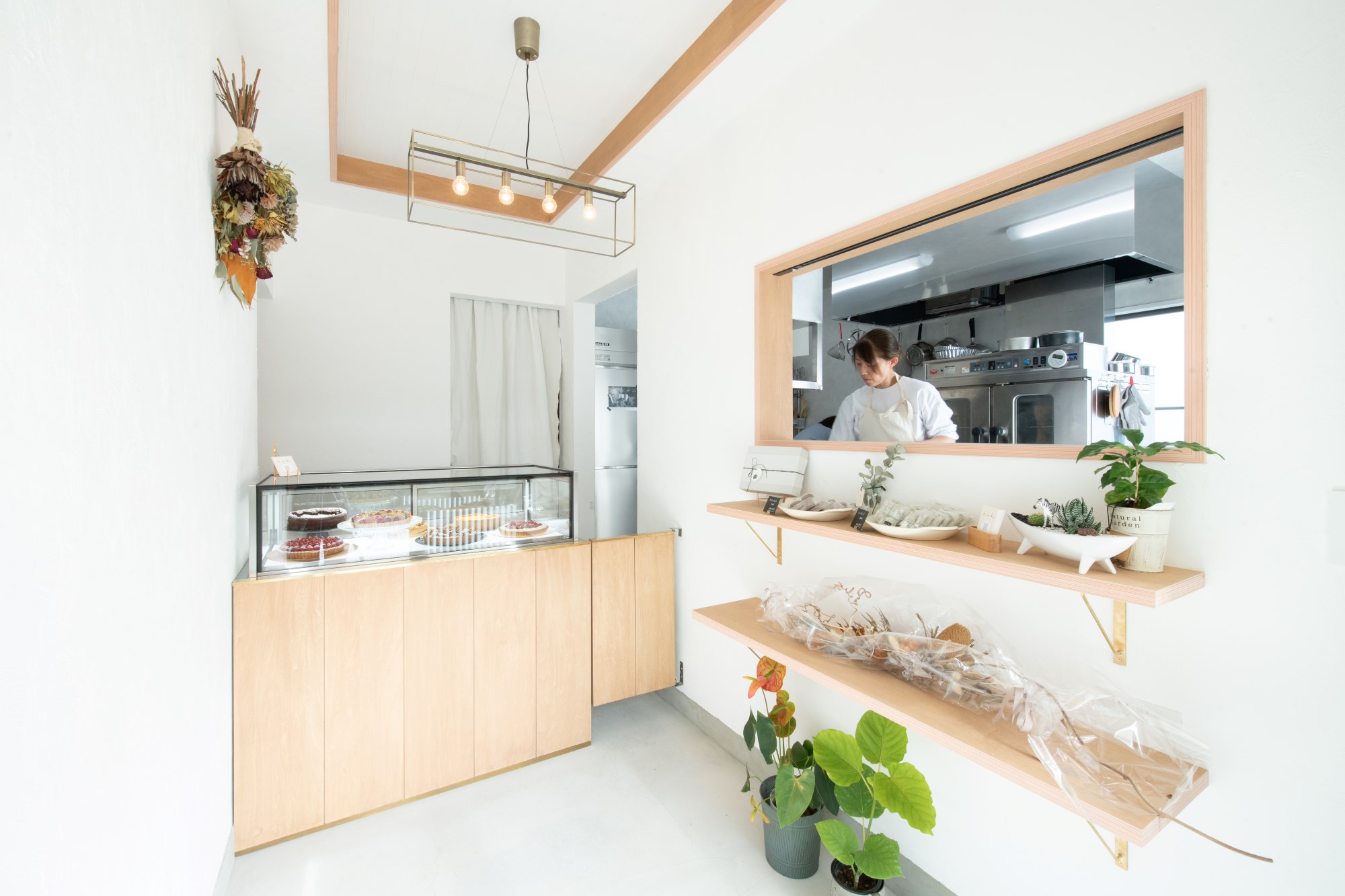 リノベーションしたケーキ屋店内｜可美建築｜浜松の工務店