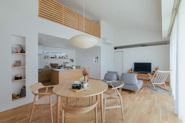 何気ない日常が絵になる平屋　リビング全景　ワンズホーム