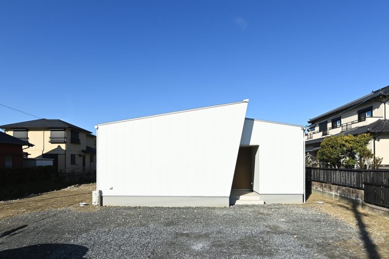 白一色が眩しいシンプルでモダンな家｜令和ハウス｜浜松で家を建てるならHome HAMAMATSU