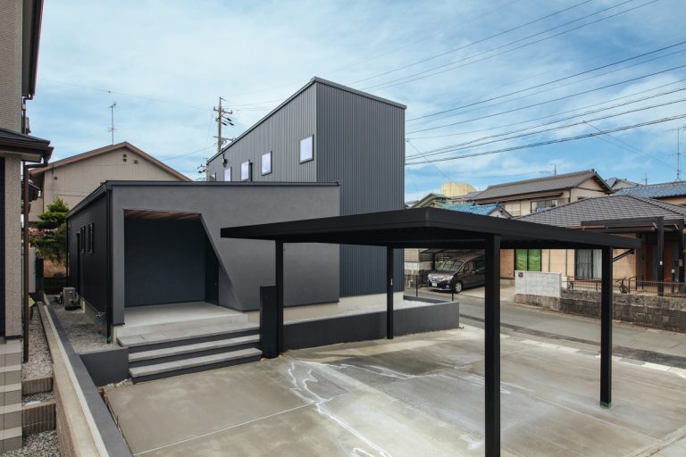 柔らかな日の光に包まれる、中庭つきの家｜バルハウス｜浜松で家を建てるならHome HAMAMATSUへご相談ください
