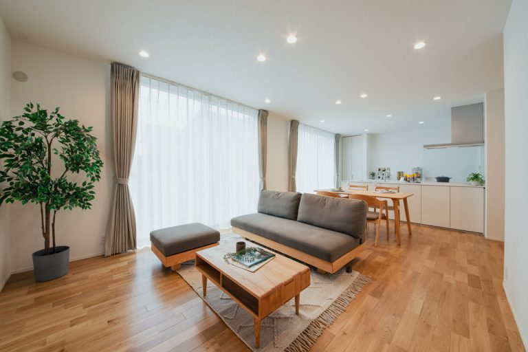 コンパクトながら空間のつながりと独立性を両立させ、回遊動線で暮らしやすい3LDKのお家｜大得工務店｜浜松で家を建てるならHome HAMAMATSU