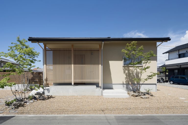格子が目を引く和モダンな平屋｜浜松に家を建てるならHome HAMAMATSU