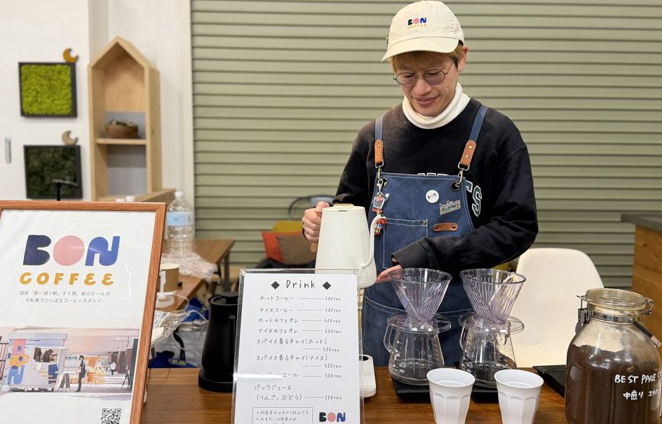 BONコーヒーさんが一杯ずつ丁寧にドリンク提供
