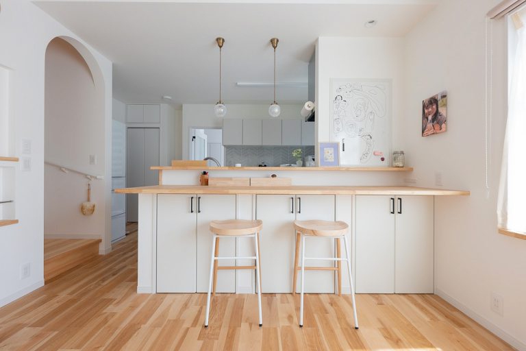 アールが目をひく可愛らしい白い家｜浜松に家を建てるならHome HAMAMATSU