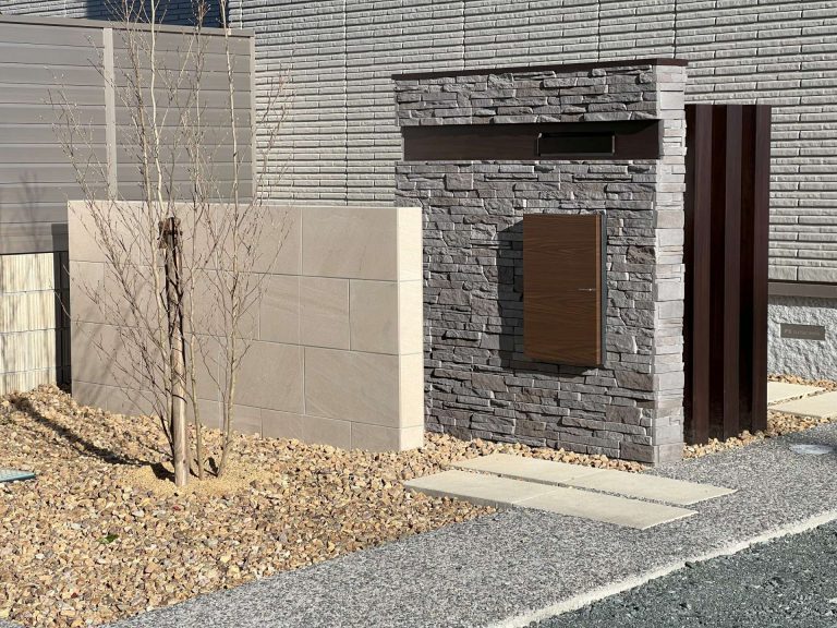 機能門柱と目隠し壁