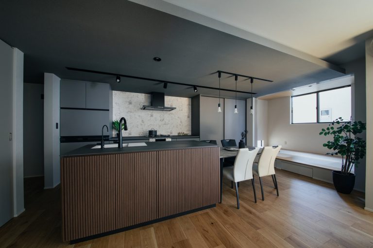 リブ材が個性生み出すキッチン